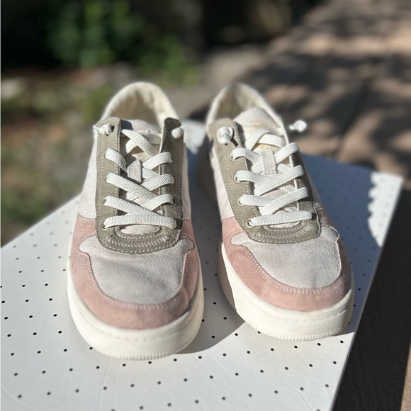 Roxy Surf Suede Tennis Shoes in light pink, beige, white- Women’s size 10 - Picture 2 of 6